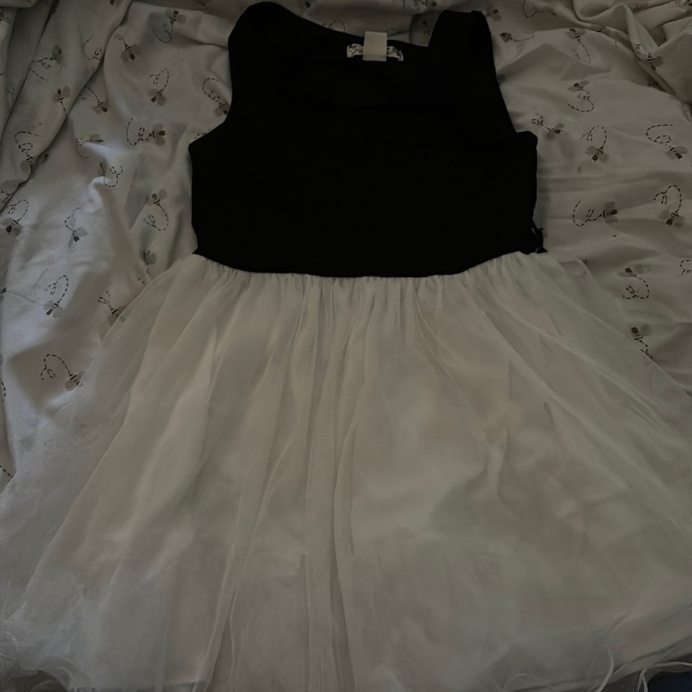 Kids white and black dress